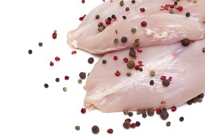 Pechugas de pollo deshuesadas y sin piel.