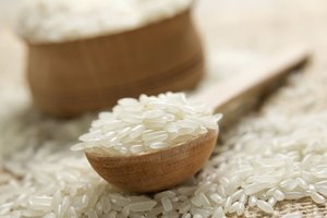 Evita el arroz blanco ya que es un carbohidrato refinado.