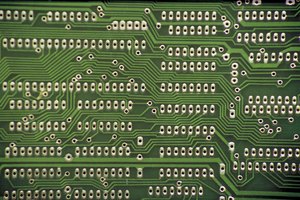 Se puede utilizar un circuito eléctrico o una placa de pruebas.