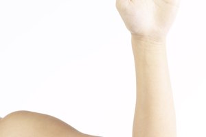 La tendinitis en los brazos es una inflamación de los tendones, el tejido fibroso que une los músculos a los huesos, en el codo, la muñeca o el hombro.