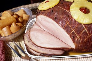 El jamón estilo filipino es horneado con un glaseado de piña.