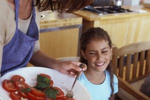 Ingiere comidas y refrigerios pequeños de forma regular.