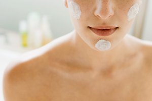 Los cosméticos tienen efectos internos y externos sobre la piel.