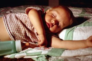 Jupiterimages/Photos.com/Getty Images Natural fibers are less likely to irritate your toddler’s skin, but synthetic fibers tend to absorb liquids more rapidly.