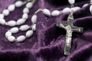 Jupiterimages/liquidlibrary/Getty Images The Anglican rosary includes 33 beads that represent the 33 years of Jesus Christ's life on this earth.