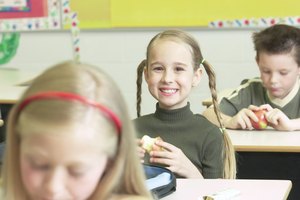 Las manzanas les dan a los niños la energía y los nutrientes que necesitan para pasar el día escolar.
