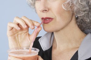 Utiliza papayas para hacer un batido, o experimenta mezclándola con otras frutas.