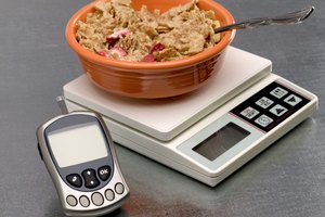 Cuenta los gramos de carbohidratos en la comida que tu hijo come.