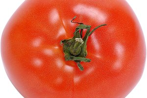Las vitaminas y los minerales que posee el tomate incrementan enormemente la producción de colágeno.