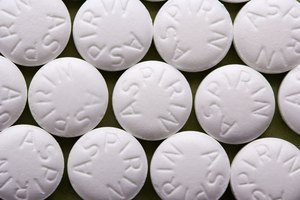 La aspirina no es sólo buena para los dolores de cabeza o la salud del corazón. El Dr. Mehmet Oz sugiere el uso por vía tópica para ayudar a curar la irritación al afeitarse.