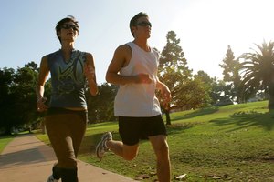 El ACSM recomienda un entrenamiento de cinco días a la semana, con un mínimo de 60 minutos por sesión.