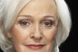 Debes ser proactiva para prevenir la decoloración del cabello.