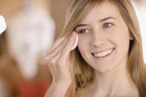 Jupiterimages/Stockbyte/Getty Images Teenagers can skip foundation in favor of a tinted moisturizer or powder foundation for a more natural look.