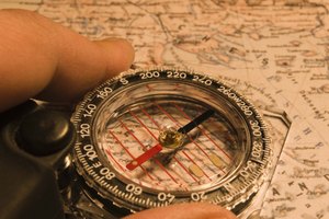 Encuentra tu ubicación aproximada usando un mapa y una brújula.