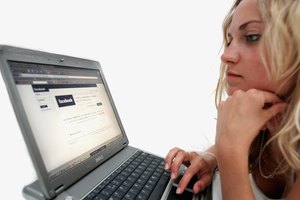 Aprende a enviar mensajes masivos en Facebook.