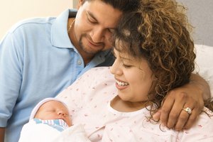 Esas primeras horas después del parto son críticas tanto para el bebé como para los padres.