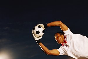 El fútbol requiere resistencia, velocidad y agilidad.
