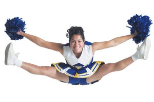Las porristas deben poseer una flexibilidad excepcional para realizar patadas altas y splits.