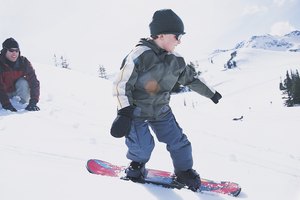 Lleva a tus hijos a hacer sus pininos en Four Lakes Alpine Snowsports.