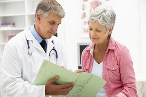 Para cualquier anciano que desee crear un plan de alimentos y cambiar la nutrición, es importante consultar con el médico primero