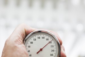 Demasiado sodio puede causar que tu presión arterial suba.
