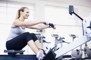 Un aparato de remo de Pilates es como una máquina de remo sin pesas.