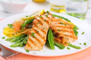 El salmón es rico en omega-3.