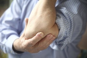 El Vicks VapoRub ofrece un alivio inmediato para el codo de tenista.
