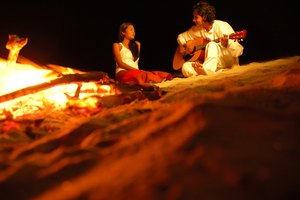 Disfruta de acampar en el desierto.
