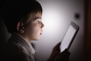 Aunque es fascinante para tu hijo, querrás proteger tu iPad si tu hijo lo usa.