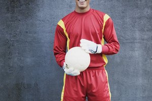 La carga de trabajo en tu cuerpo es mayor cuando estas en temporada, por eso es importante descansar y realizar una carga menor de ejercicios cuando estés fuera del campo.