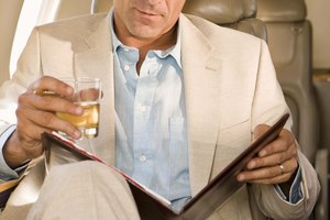Consume alcohol prudentemente para reducir los riesgos de salud.