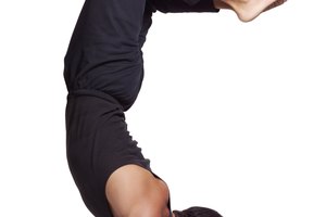 La parada de antebrazo es una inversión avanzada en yoga.