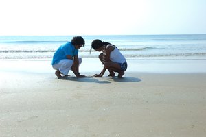 Varias veces al día, puedes hacer ejercicios para ayudar a fortalecer tu espalda y mejorar tu postura.