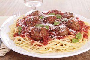Los espaguetis con albóndigas son una cena sencilla.
