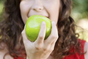 Al proceso por el cual el cuerpo usa las calorías para digerir los alimentos, se le denomina efecto térmico de los alimentos.