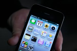 La aplicación Correo es una de las varias aplicaciones que vienen con cada iPhone.