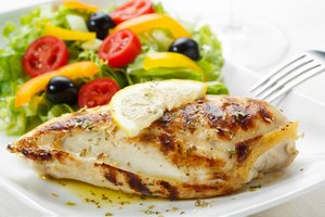 La carne y las verduras son los alimentos enteros.