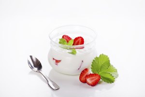 Yogurt con frutas.