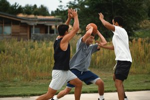 Inicia un juego de pelota.
