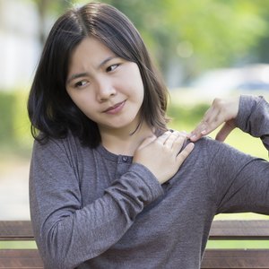 Signs & Symptoms of a Pinched Nerve in a Shoulder Blade