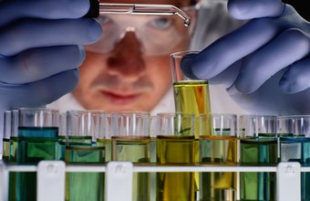 What is a forensic chemist?