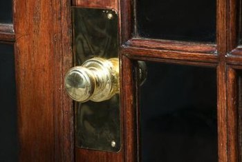 How To Replace Broken Glass In A Wood Panel Home Guides Sf Gate