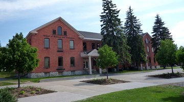  South Hall, Lake Superior State University, Sault Ste. Marie, Michigan, USA.  Former barracks of Fort Brady.