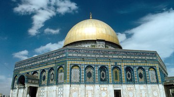 Christian artisans were hired to create mosaics for the Dome of Rock, and included some Christian motifs.