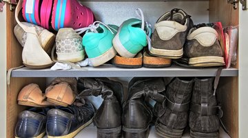 How to Remove the Smell of Mothballs From Shoes