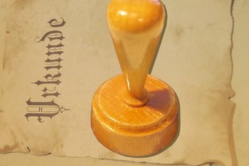 Series 7 licenses must be maintained, or they will expire. Series 7 licenses must be maintained, or they will expire.