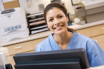 An admitting clerk's salary can range from $15,000 to $37,000 a year. An admitting clerk's salary can range from $15,000 to $37,000 a year.