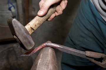 Using hammer to bend hot metal object Using hammer to bend hot metal object