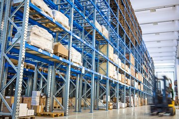 Shipping and receiving workers earn from $11.61 to $17.48 per hour. Shipping and receiving workers earn from $11.61 to $17.48 per hour.